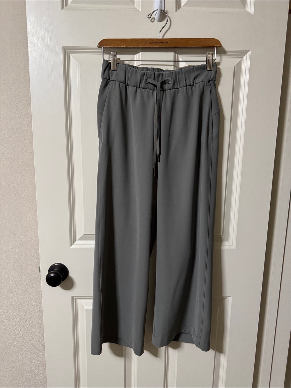 lululemon athletica On The Fly Wide-Leg 7/8 Pants - Grey Sage